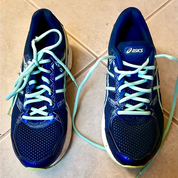 Vibrant Blue Sneakers - Picture 2 of 3